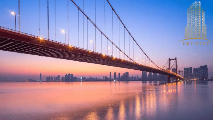 نقش حیاتی کارگران در ساخت پل‌ های بزرگ